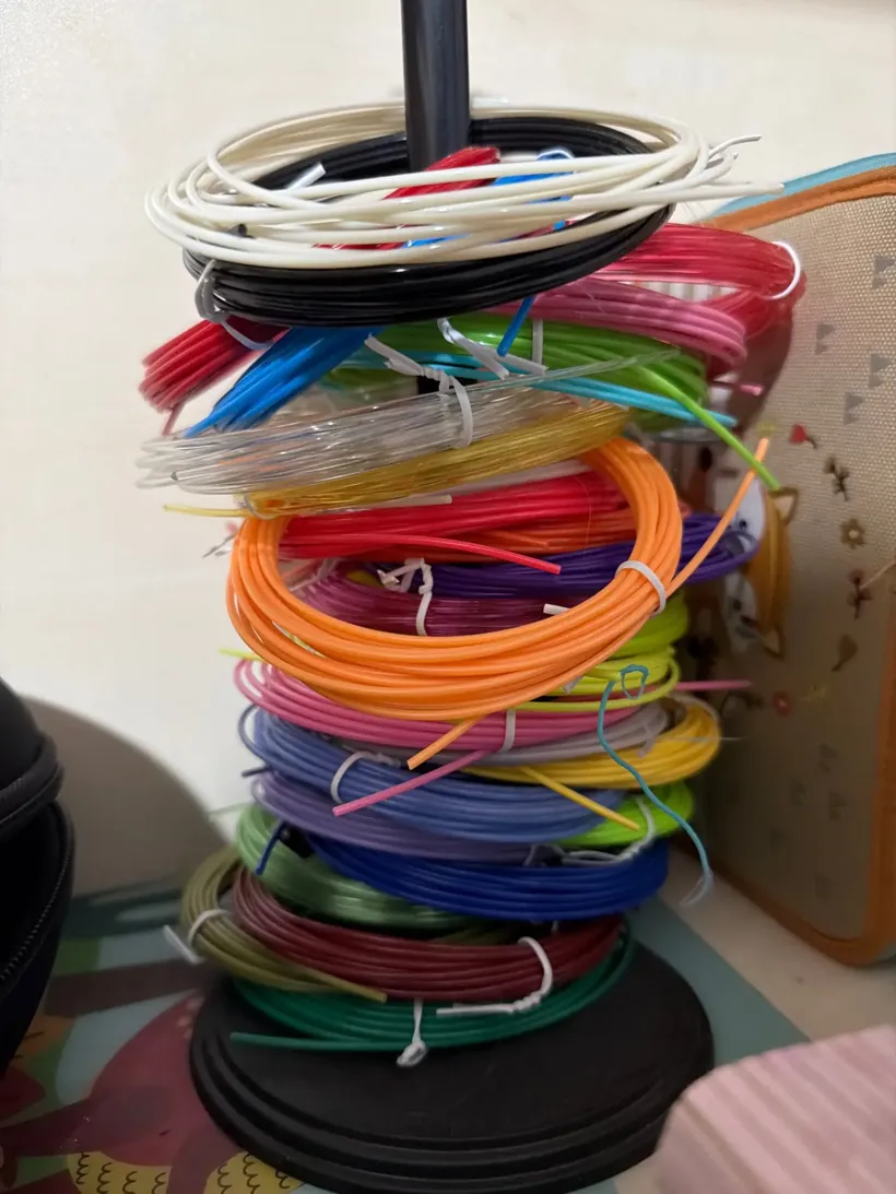 Recharge de filament stylo 3D multicolore photographiée par un acheteur vérifié